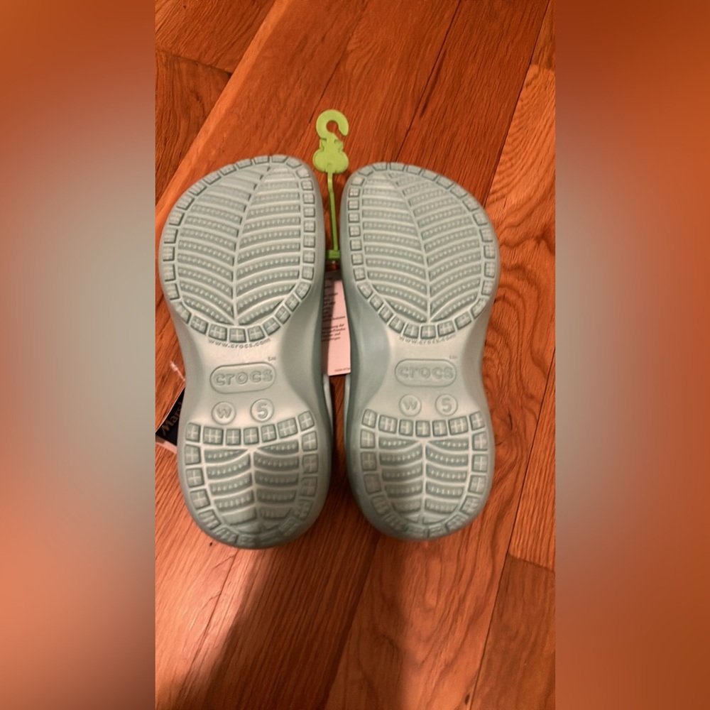 Crocs clogs shoes size 5 NWT new with tags mint green/teal turquoise color - Picture 5 of 8